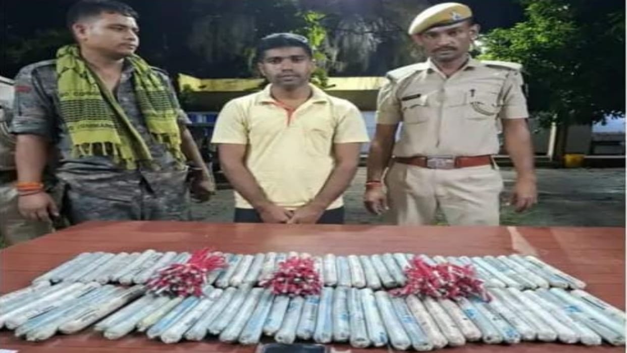 Begusarai News: Youth arrested with huge amount of explosive material; accused is an army soldier