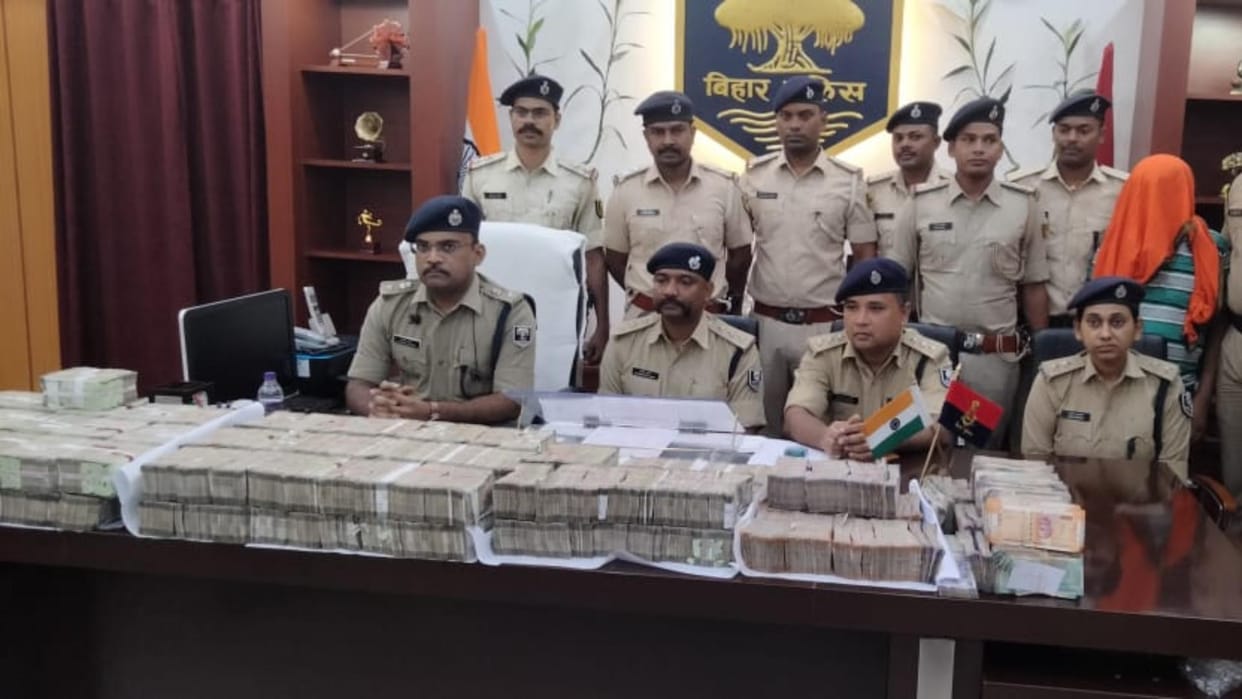 Bihar News: STF caught a 'Natwarlal' in Katihar, Bihar Police recovered Rs 3.77 crore, 31 lakh seized in bank.