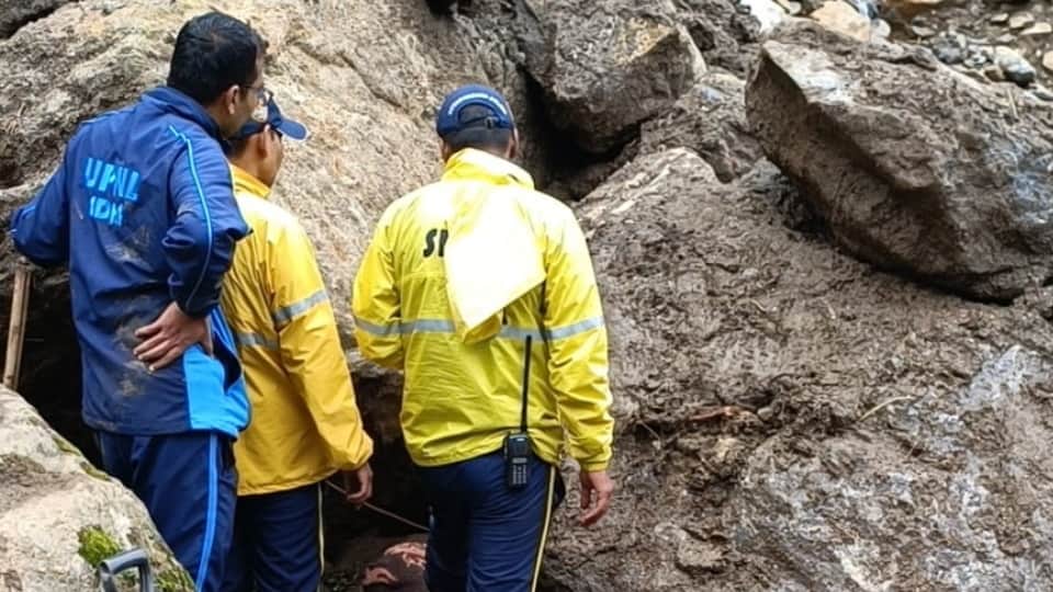 Kedarnath Disaster Sdrf rescue Youth suppressed Under Boulders for 18 Hours