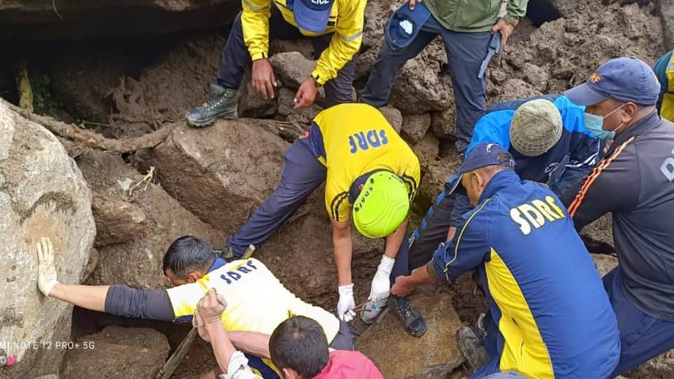 Kedarnath Disaster Sdrf rescue Youth suppressed Under Boulders for 18 Hours