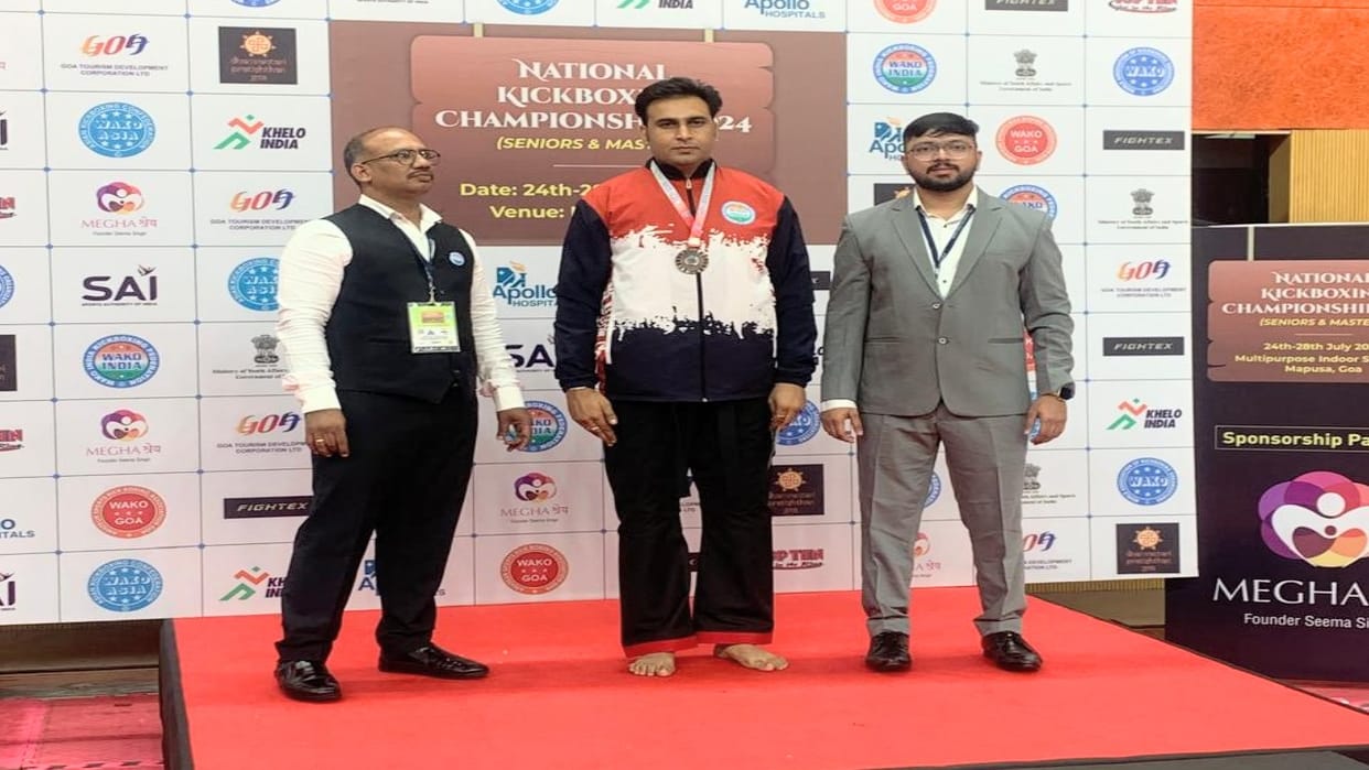 Boxer Vikrant Jagga of Sundarnagar won bronze medal in kick boxing competition