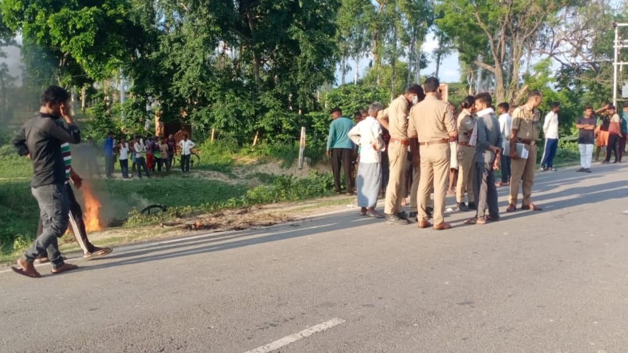 Husband and wife burnt alive after high tension line fell on them in Budaun