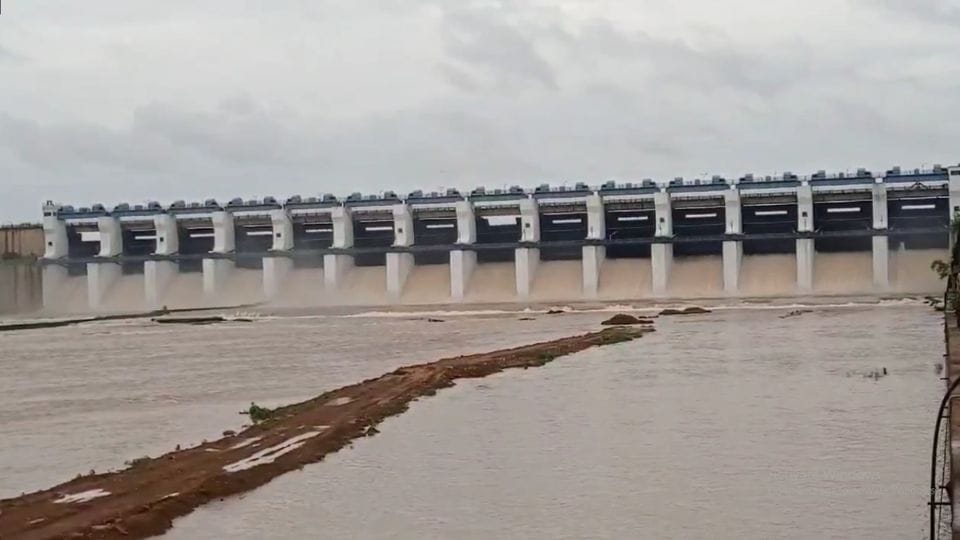 14 gates of Gangrel Dam were opened for a few hours In Dhamtari