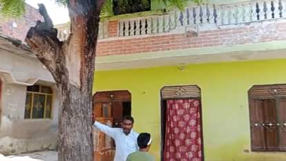 गुलजार शेख के मुहल्ले में पसरा सन्नाटा।