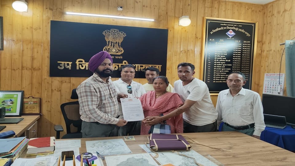 Disaster victims submitted memorandum to the Deputy District Magistrate in dharchula pithoragarh