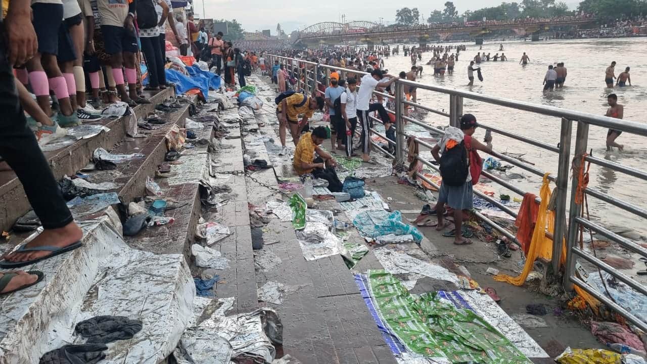 Kanwar Yatra 2024 Garbage spread everywhere in haridwar har ki pauri after mela Photos