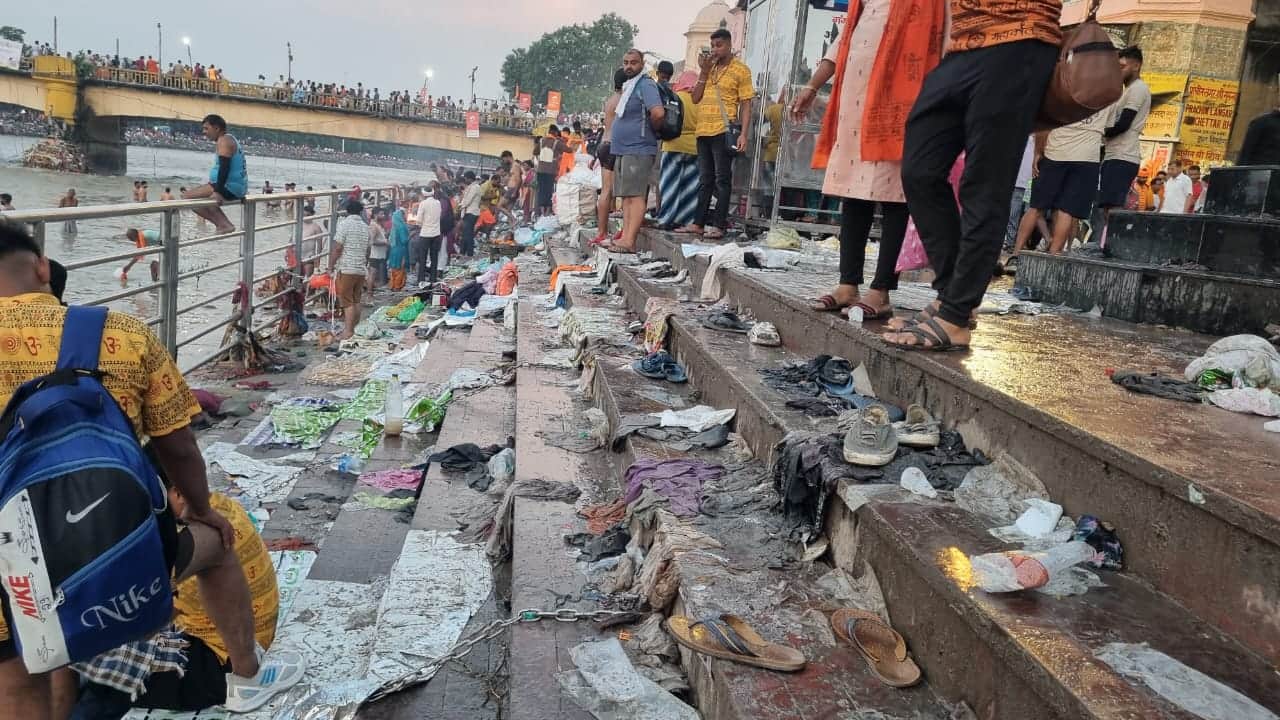 Kanwar Yatra 2024 Garbage spread everywhere in haridwar har ki pauri after mela Photos