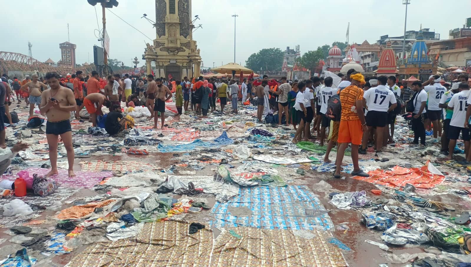 Kanwar Yatra 2024 Garbage spread everywhere in haridwar har ki pauri after mela Photos