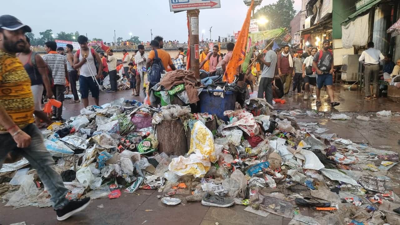 Kanwar Yatra 2024 Garbage spread everywhere in haridwar har ki pauri after mela Photos