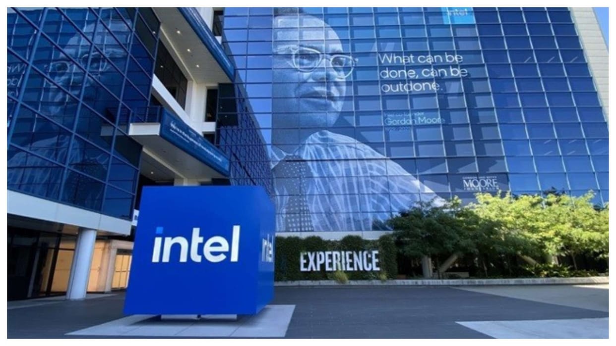 president donald trump announce deal with chipmaker intel america own ten percent stake