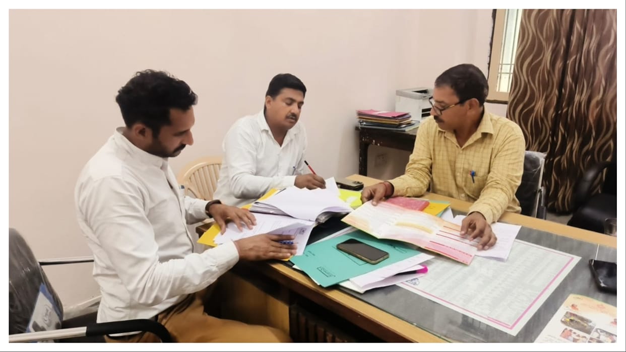 Kurukshetra: CM Flying raids Labor Department office, two workers found absent