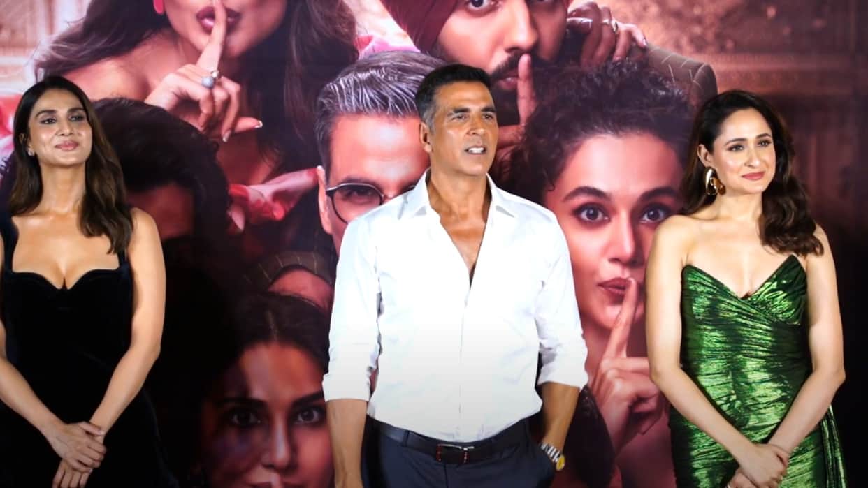 Khel Khel Mein trailer launch event akshay kumar play game and read personal messages ammy virk vaani