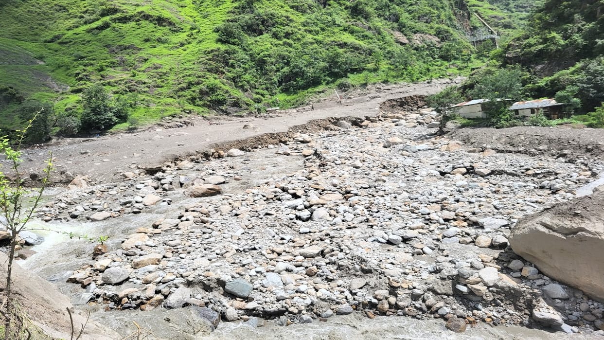 Kullu Cloud Burst: Ajay saved the landlady but got swept away in the flood