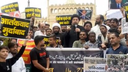 People of Shia community protest against atrocities on shia community in Lucknow.