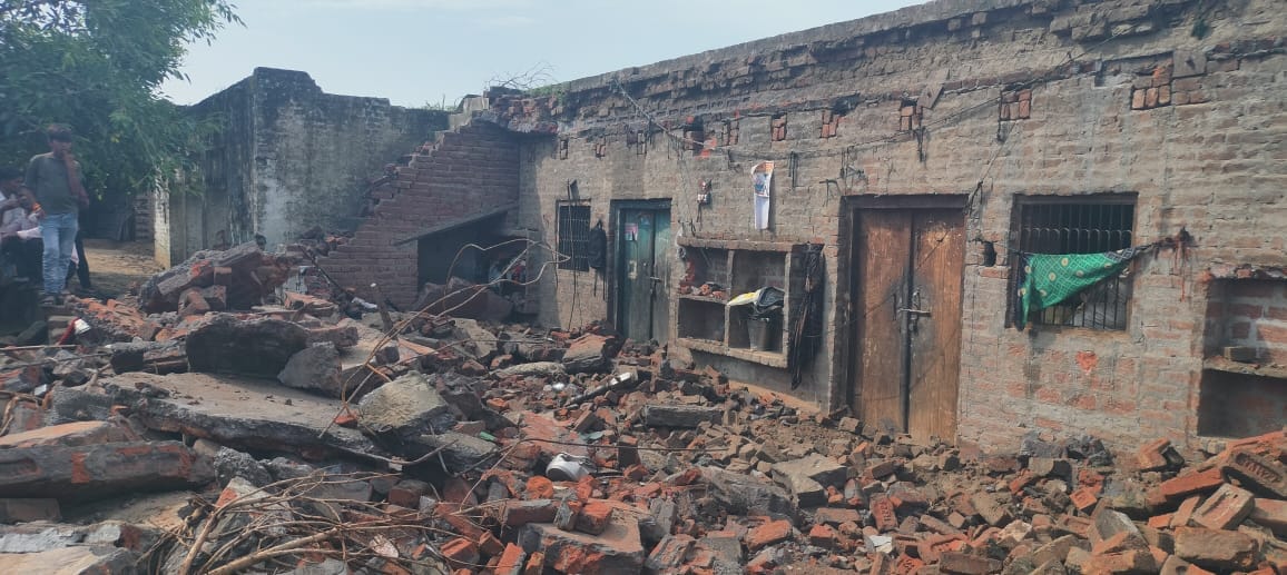 Four members of the same family died Sleeping In House Buried