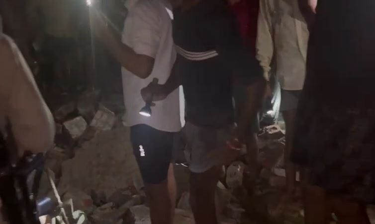 Four members of the same family died Sleeping In House Buried