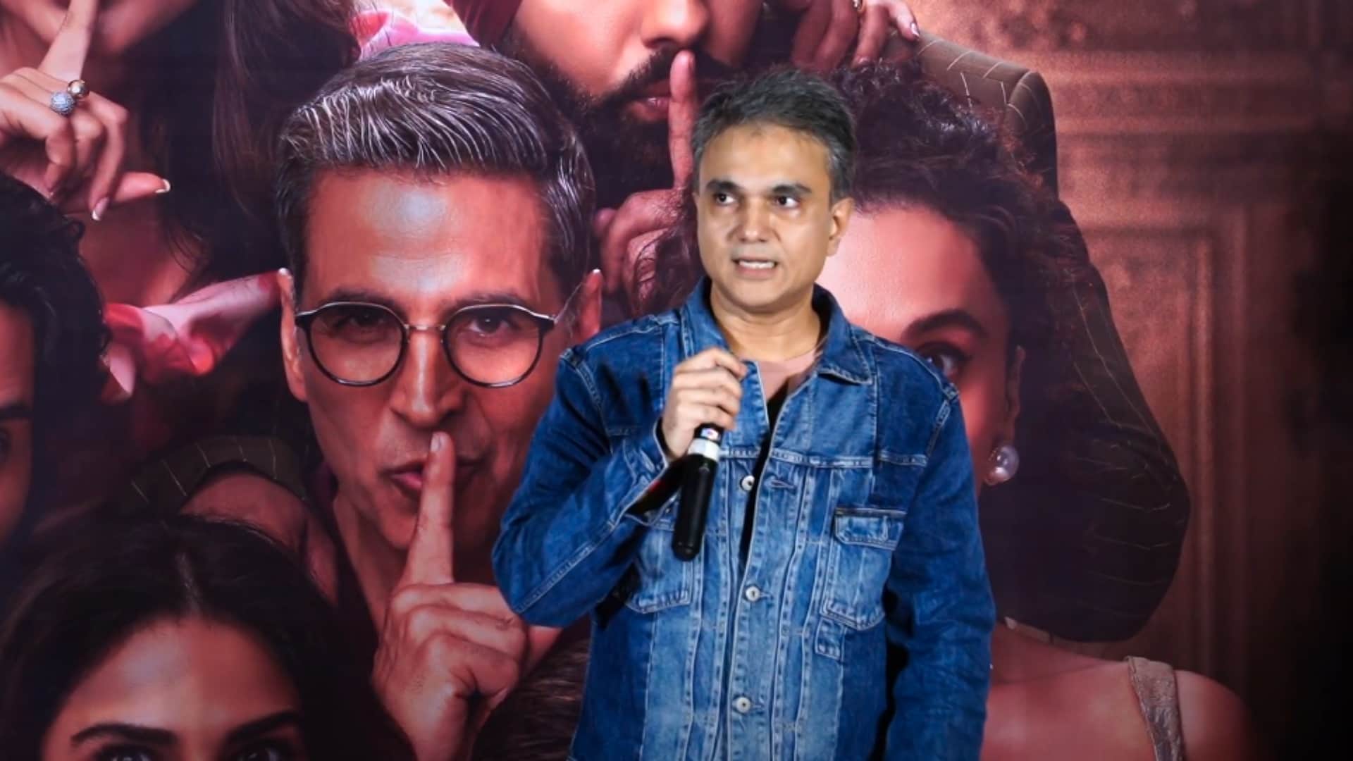 Khel Khel Mein trailer launch event akshay kumar play game and read personal messages ammy virk vaani