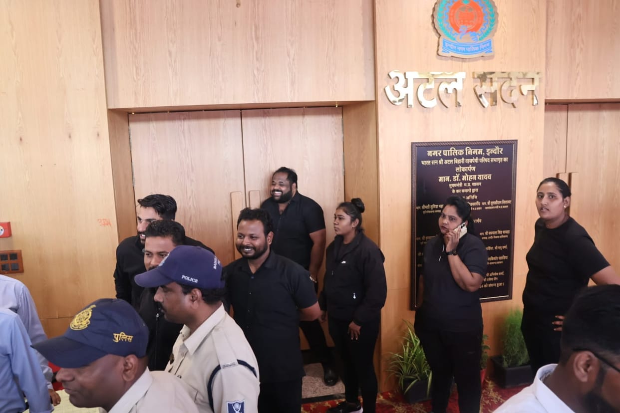Indore: Now controversy over the entry of bouncers in the Municipal Corporation, Congress councilor said that