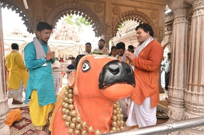 two lakh Shiva devotees performed Jalabhishek on Guru Pradosh in kashi Shiva's city turned saffron