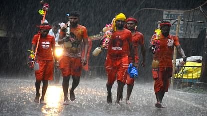 Kanwar Yatra : न गर्मी और धूप की चिंता, न ही आंधी, बारिश का डर, काशी-प्रयाग हाईवे पर चढ़ा भोले की भक्ति का नशा Highway painted in devotional color of saffron, cheers of Bol Bam echoing from Prayagraj to Kashi