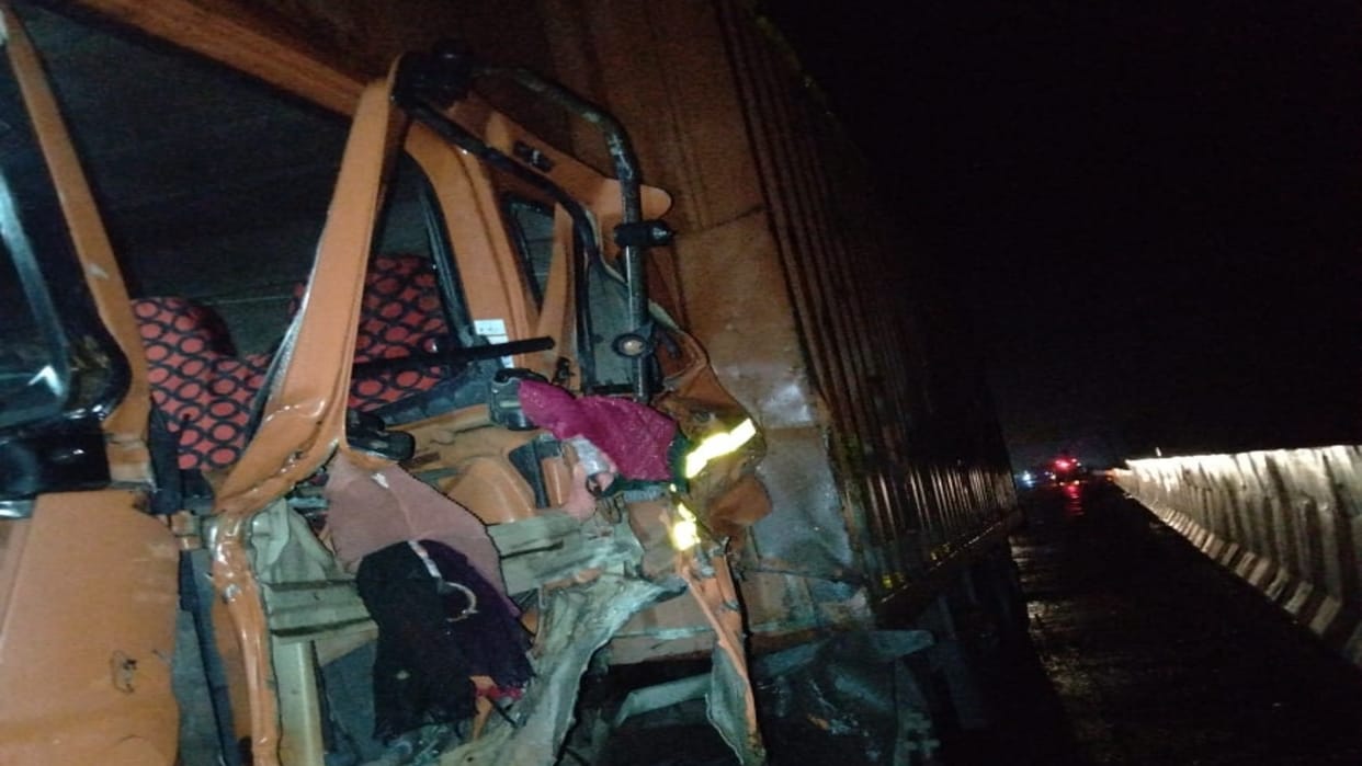 Dausa: Road accident due to burst tire of a pickup full of animals, 2 people died, one in critical condition