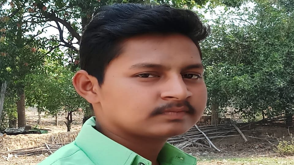 SECL employee dies in road accident body remains in medical college in Korba