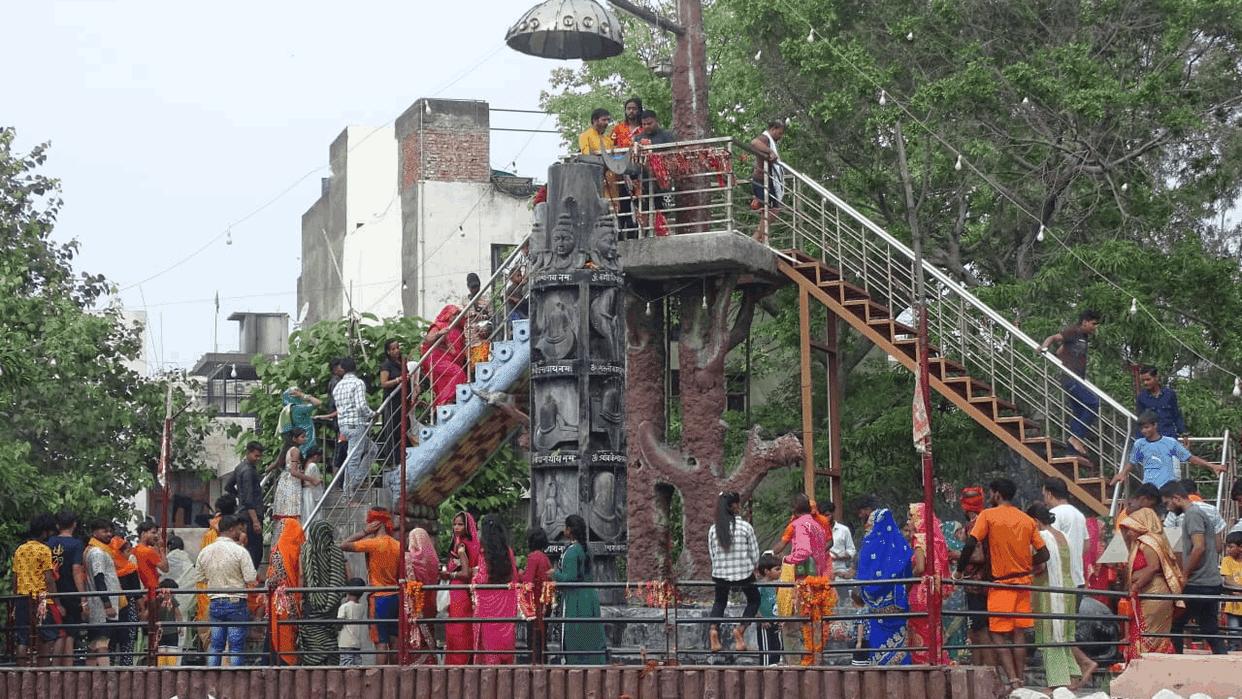 Sawan Shivratri Jalabhishek 2024 Live update All devotees are performing Jalabhishek on occasion of Shivratri