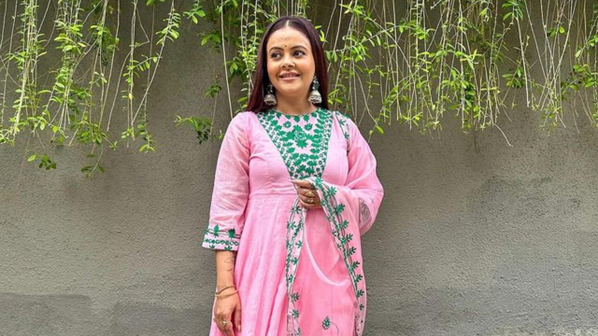 Devoleena Bhattacharjee slam Dalljiet Kaur husband Nikhil Patel was spotted with his girlfriend