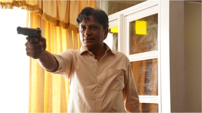 Ulajh Movie Review in Hindi by Pankaj Shukla Junglee Pictures Janhvi Kapoor Rajendra Gupta Gulshan Roshan