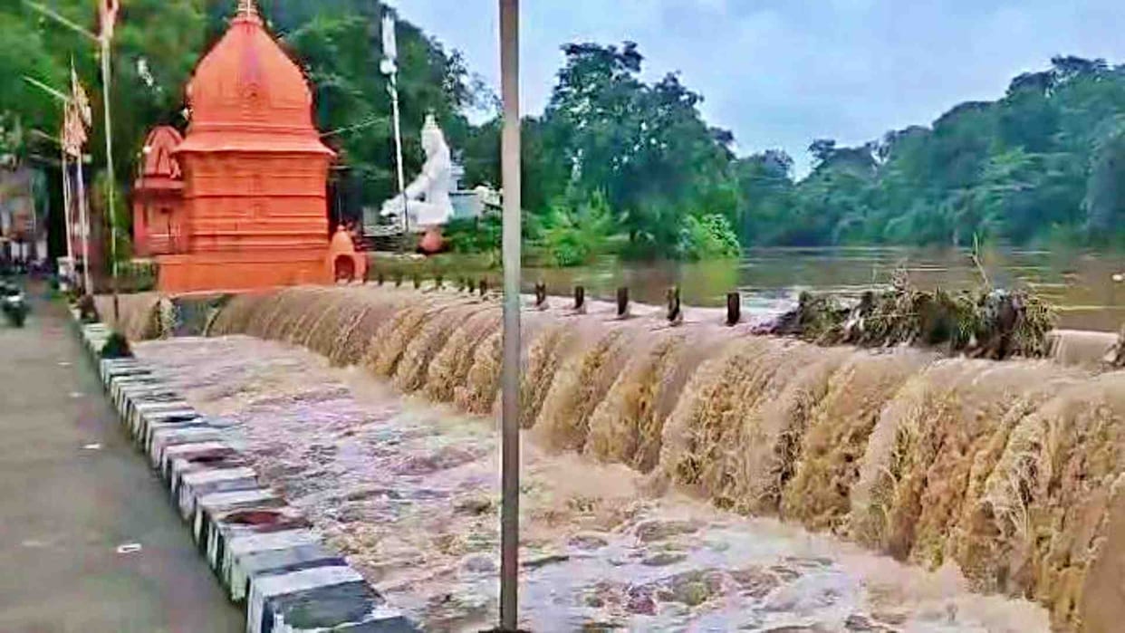 Sehore News: Kulansh river overflowed due to heavy rain, Sehore-Bhopal road going to Bhopal closed