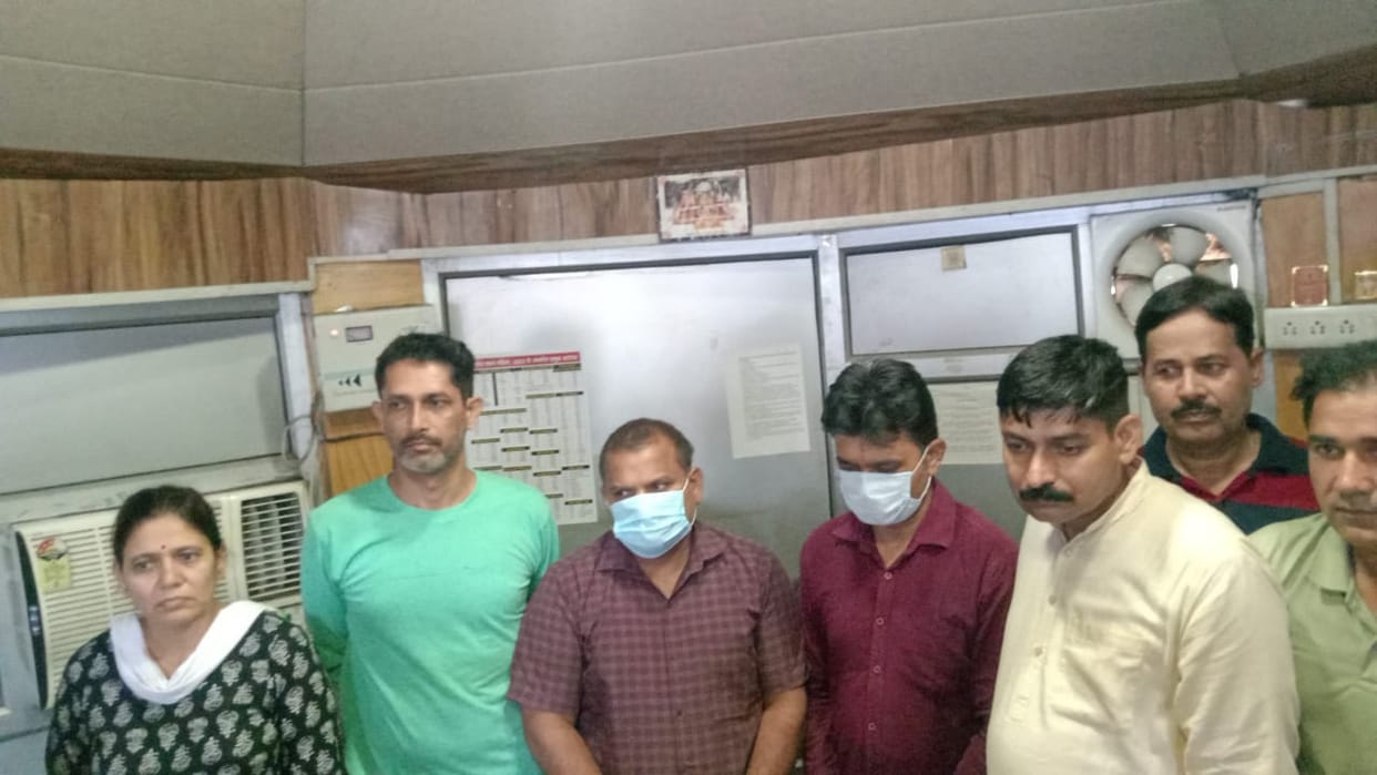 Saharanpur: Two people including CHC in-charge arrested while taking bribe of Rs 92,450