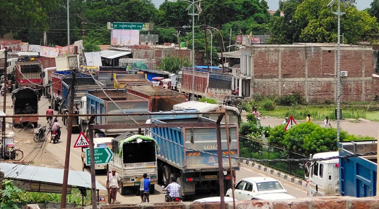 Traffic released in karnailgan in Gonda.