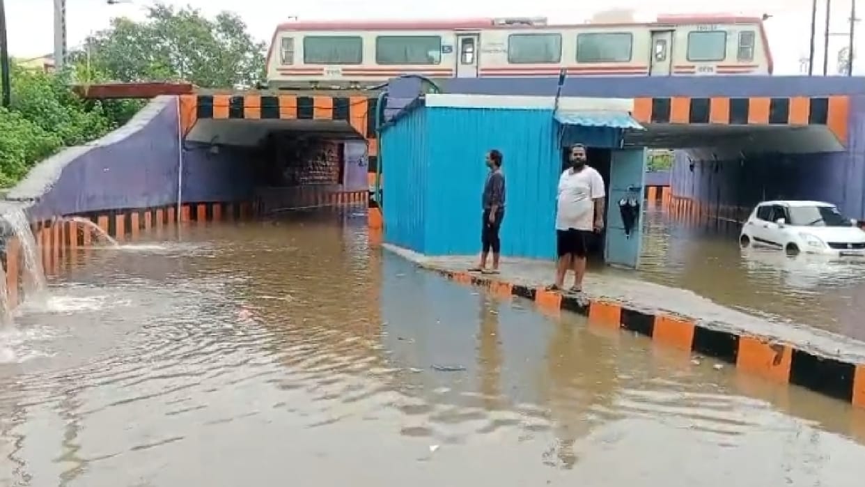 Waterlogging in roads and underbridges due to continuous rain in Raipur