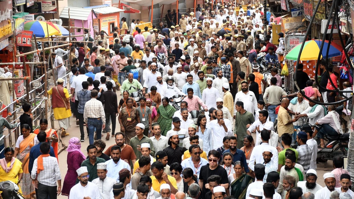 Namazis created ruckus outside Gyanvapi by opposing construction of gate in varanasi