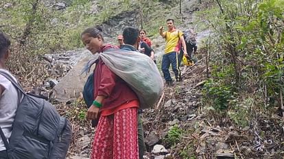 Kedarnath rescue Soldiers bringing people down from a steep cliff with the help of a rope Watch Photos