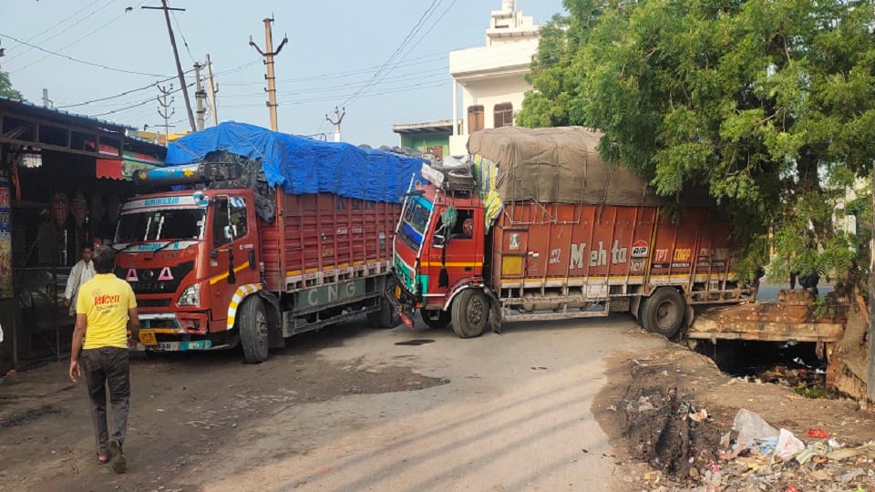Aligarh road was jammed for two hours in Gonda