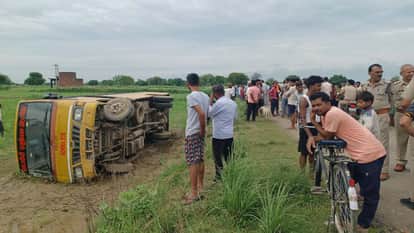 Ghatampur: School bus overturns in a ditch on the side of the road, 10 students injured