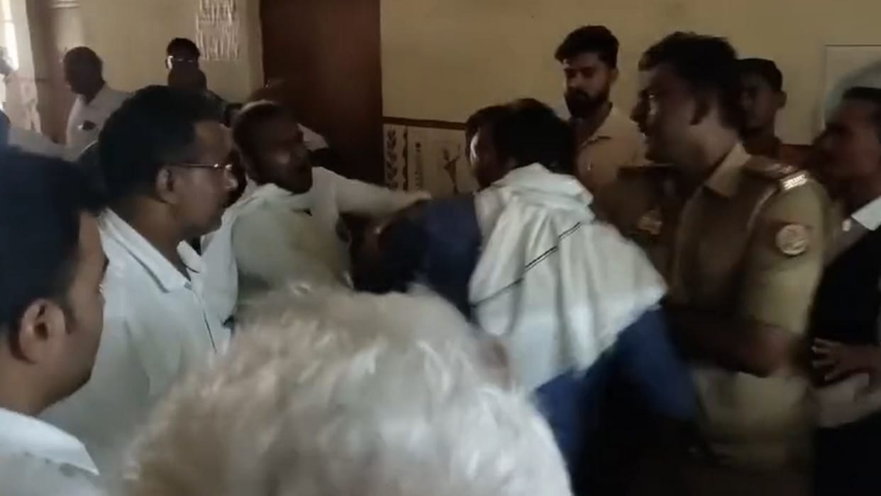 Fellow lawyers angry over filing case against advocate, boycotted work