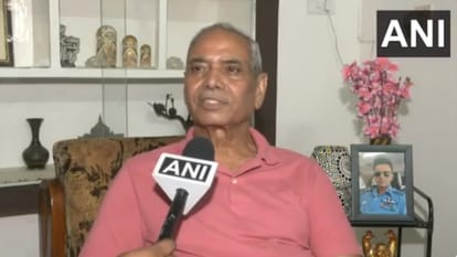 कैप्टन शुभांशु शुक्ला के पिता शंभु दयाल शुक्ला।
