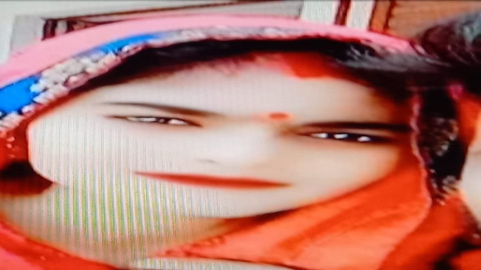 Dead body of a married woman hanged, accused of dowry death
