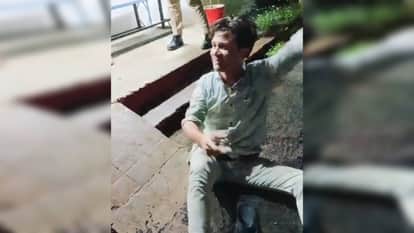 Anuppur Angry youth reached police station and protested due to lack of action told his plight to policemen