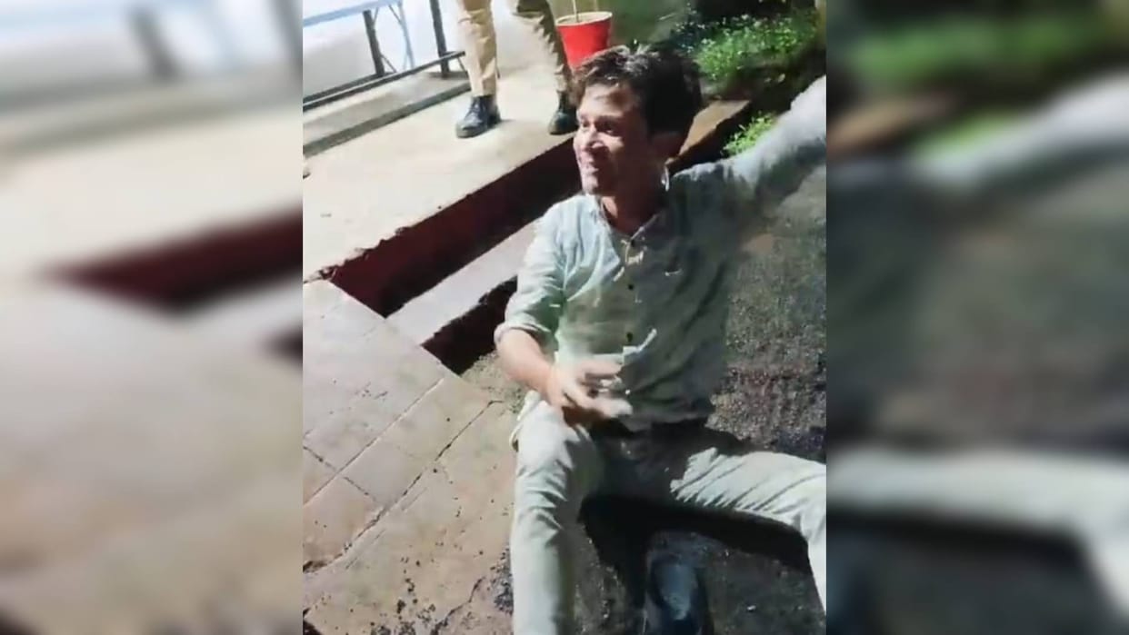 Anuppur Angry youth reached police station and protested due to lack of action told his plight to policemen