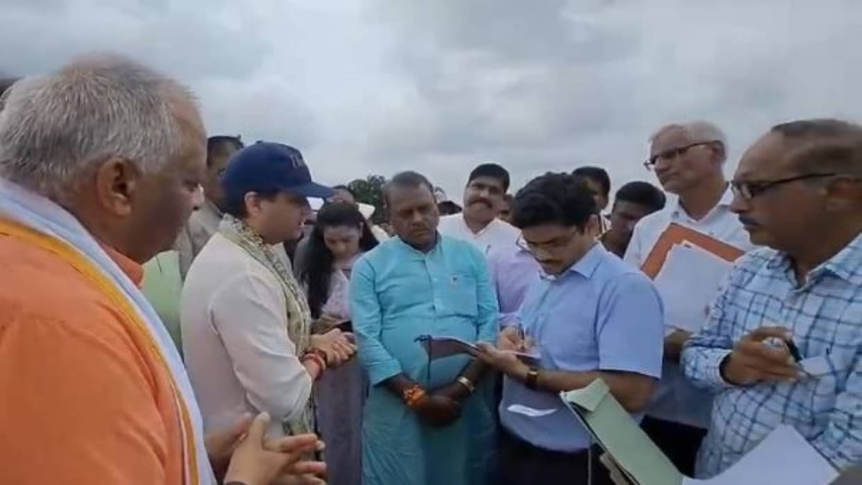 MP News Union Minister Scindia inspected projects in Gwalior for 10 consecutive hours and gave instructions