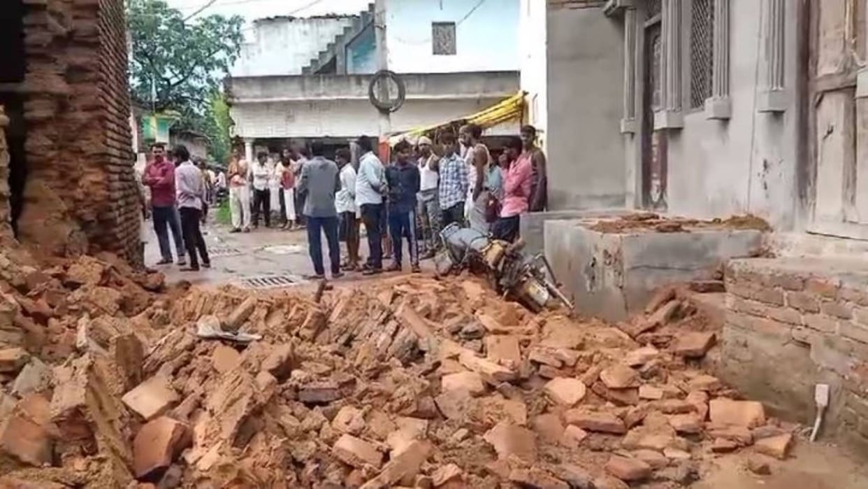 Tikamgarh wall collapsed on a person standing near house to avoid rain and died bike also damaged