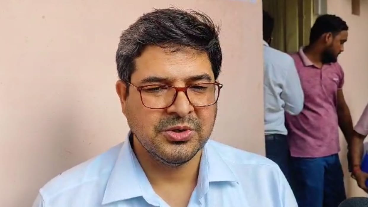 Two JEs suspended in ballia negligent changing the transformer MD Varanasi took action
