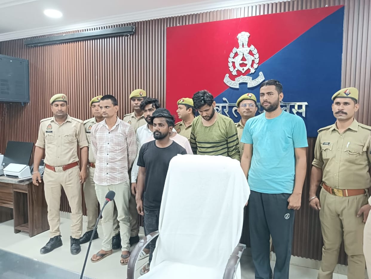 Police arrested six for making fake certificates in Raebareli.