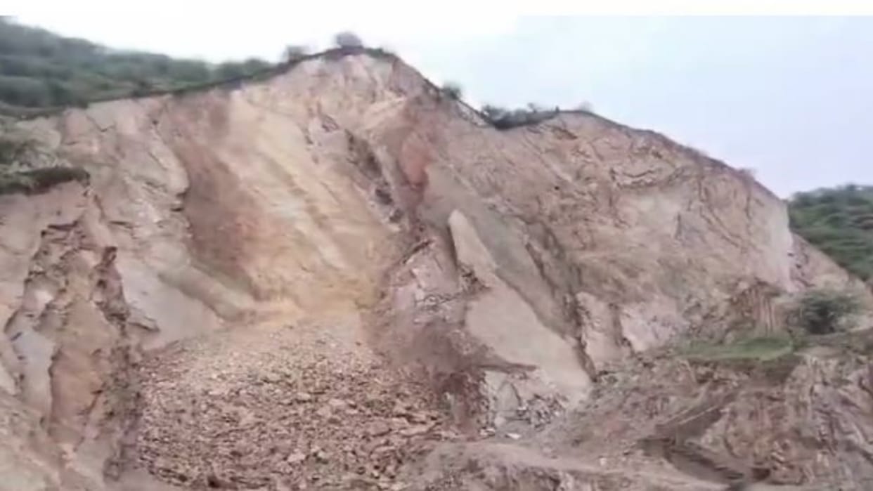 Ajmer: Due to heavy rain in Kishangarh, the mountain cracked, it is raining continuously in Ajmer for two days