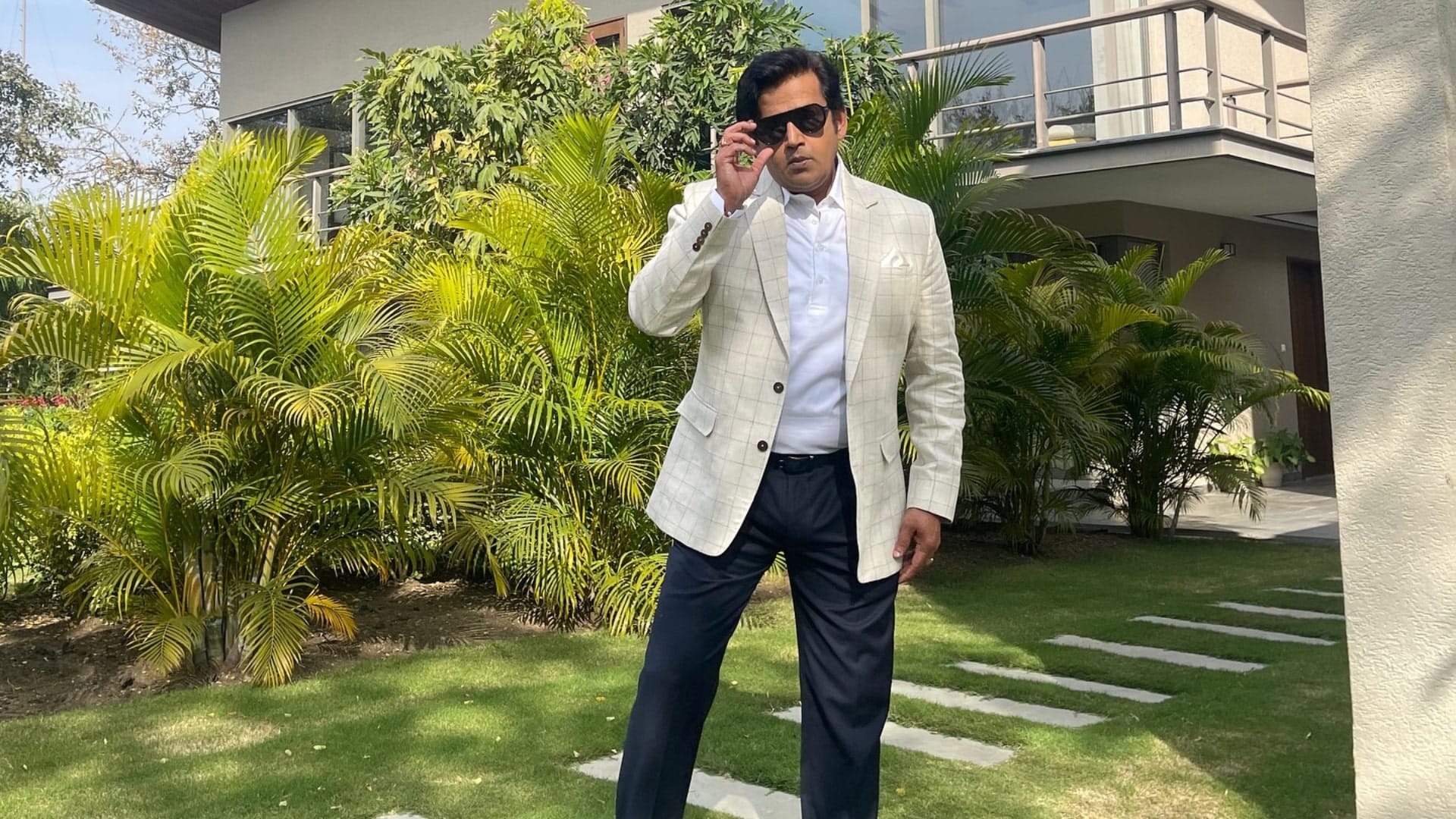 Bhojpuri stars Luxury Car Collection Manoj Tiwari khesari lal Ravi Kishan Pawan Singh Dinesh Lal Yadav nirahua