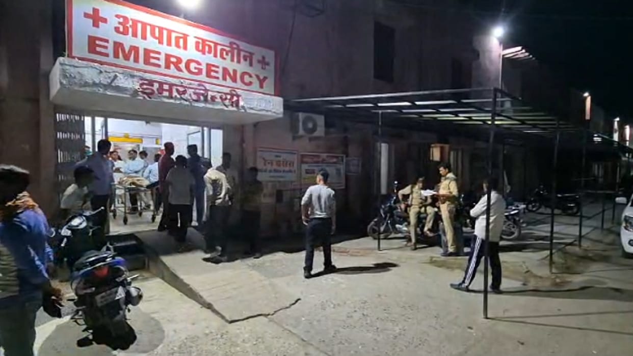 Head constable killed two injured in road accident in Pilibhit
