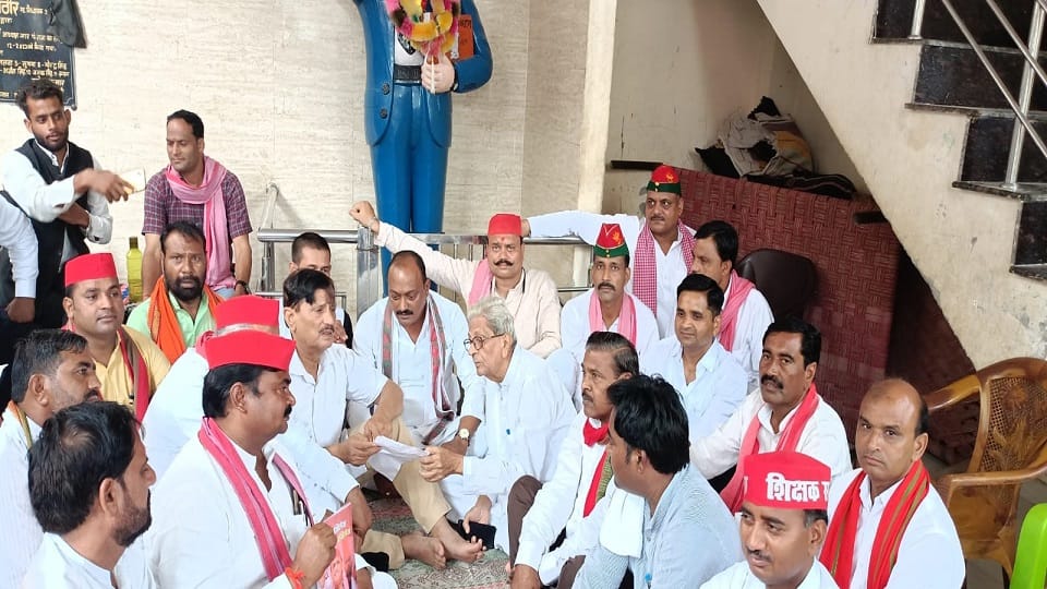 Hathras Stampede SP distributes Rs 1-lakh cheques among families of Hathras stampede dead in etah